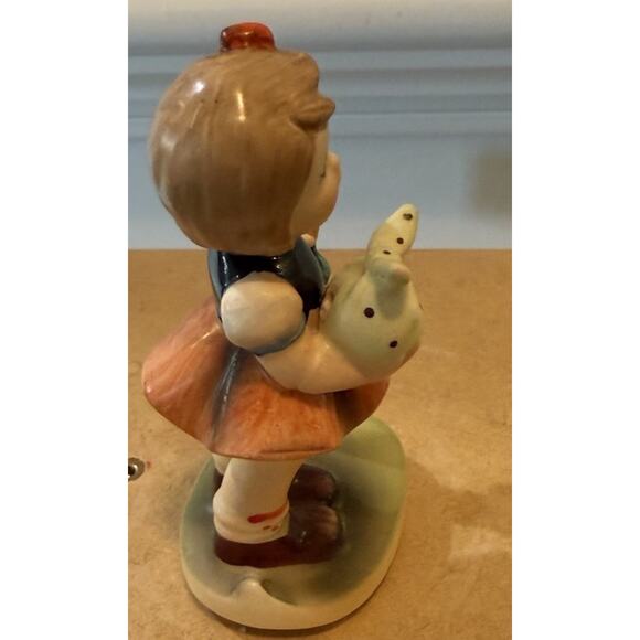 Vintage Girl Figurine with Umbrella & Doll – Marked C7199 Japan 5” Tall - Picture 6 of 8